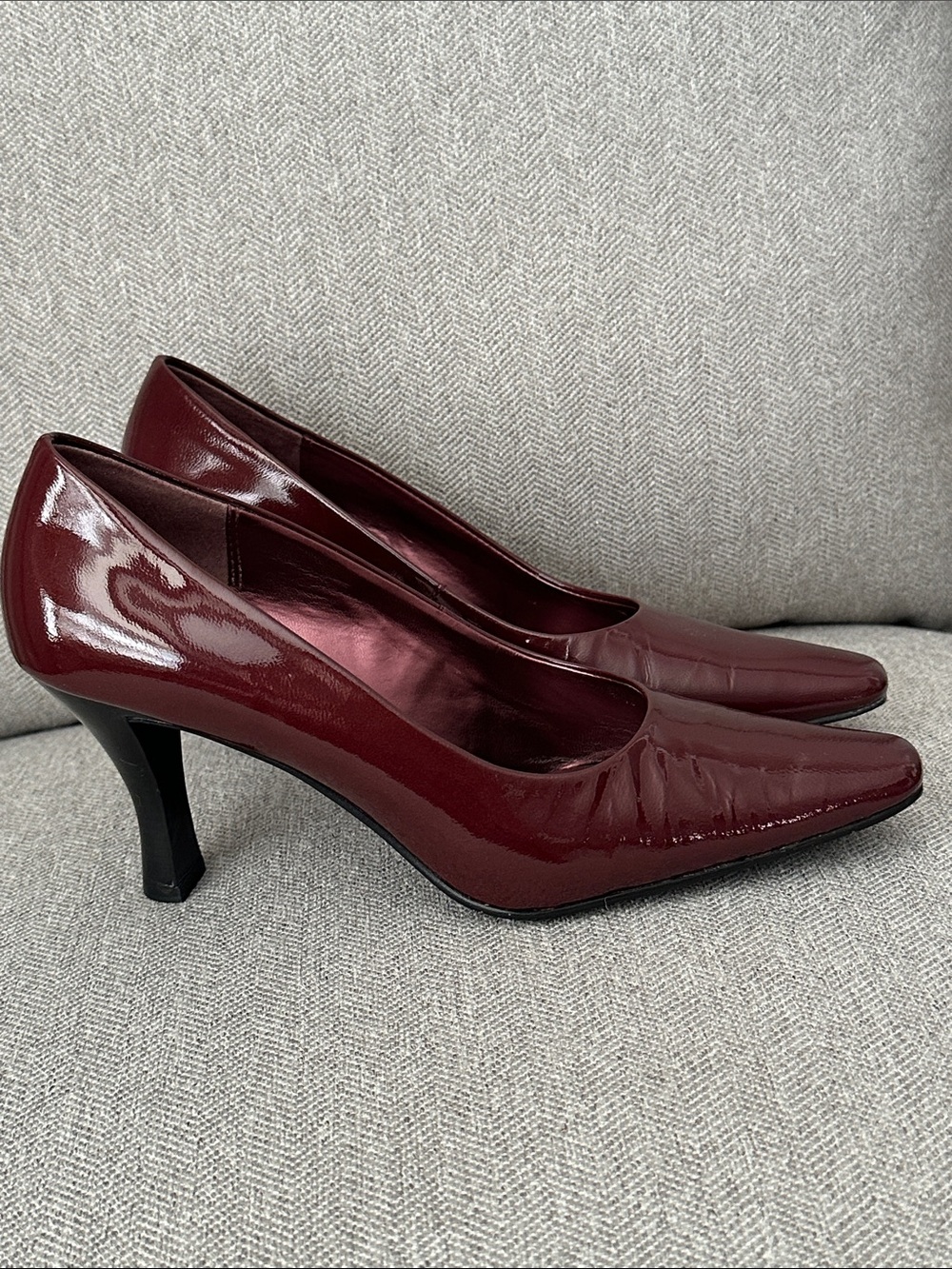 Bass Burgundy Pointed Toe Heels